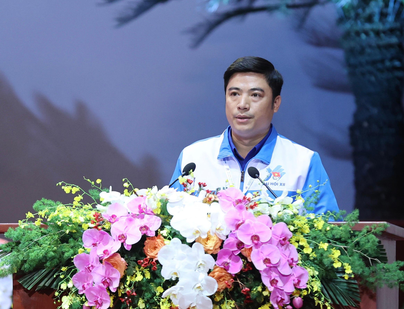 Anh Trần Văn Đông, Trưởng ban Kiểm tra T.Ư Đoàn, Trưởng Ban thẩm tra tư cách đại biểu, báo cáo kết quả thẩm tra tư cách đại biểu Đại hội Đoàn toàn quốc lần thứ XII Anh Trần Văn Đông, Trưởng ban Kiểm tra T.Ư Đoàn, Trưởng Ban thẩm tra tư cách đại biểu, báo cáo kết quả thẩm tra tư cách đại biểu Đại hội Đoàn toàn quốc lần thứ XII