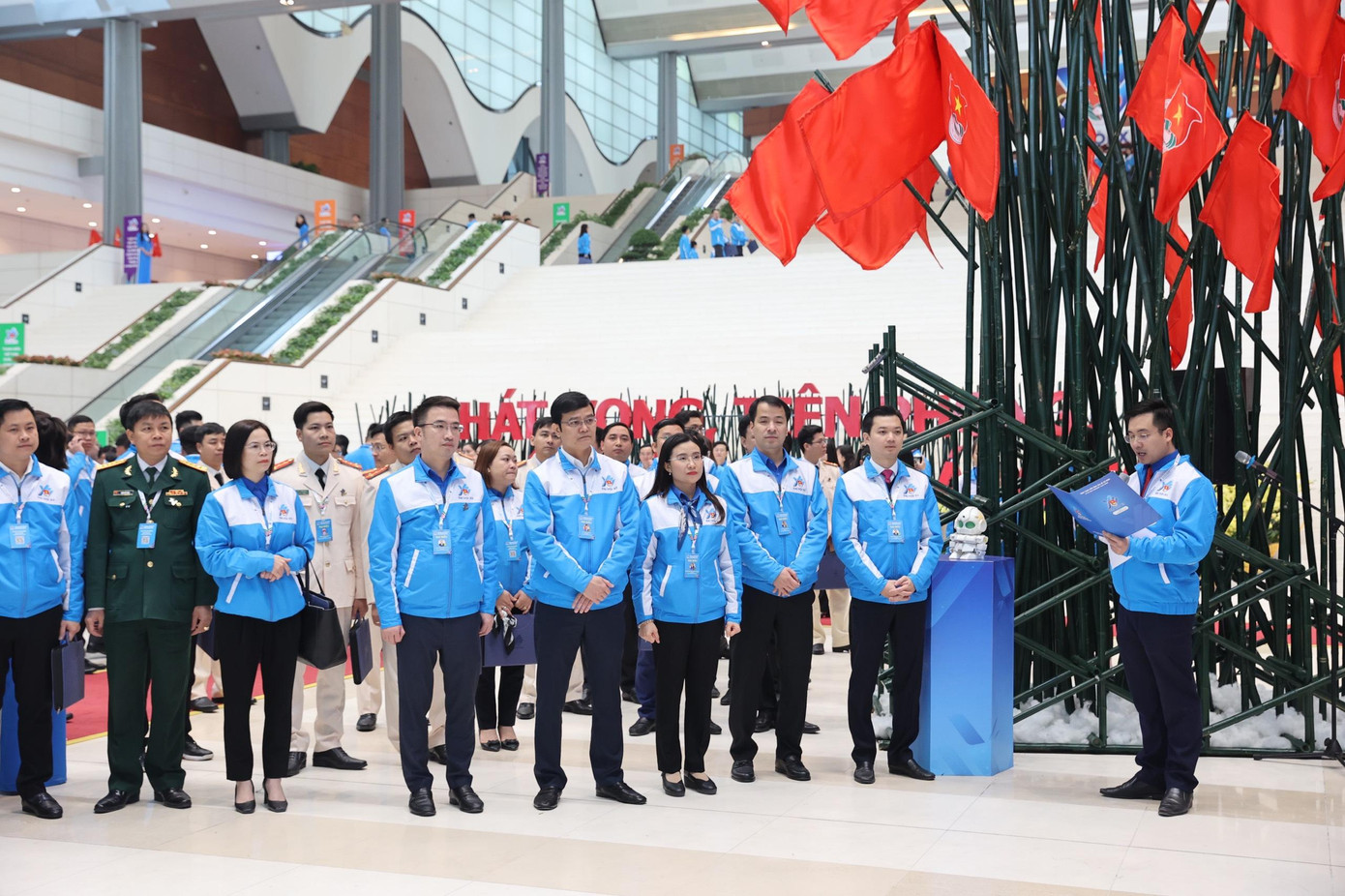 Dự lễ khai mạc có anh Bùi Quang Huy, Ủy viên dự khuyết T.Ư Đảng, Bí thư thứ nhất T.Ư Đoàn, các đồng chí trong Ban Bí thư T.Ư Đoàn Dự lễ khai mạc có anh Bùi Quang Huy, Ủy viên dự khuyết T.Ư Đảng, Bí thư thứ nhất T.Ư Đoàn, các đồng chí trong Ban Bí thư T.Ư Đoàn