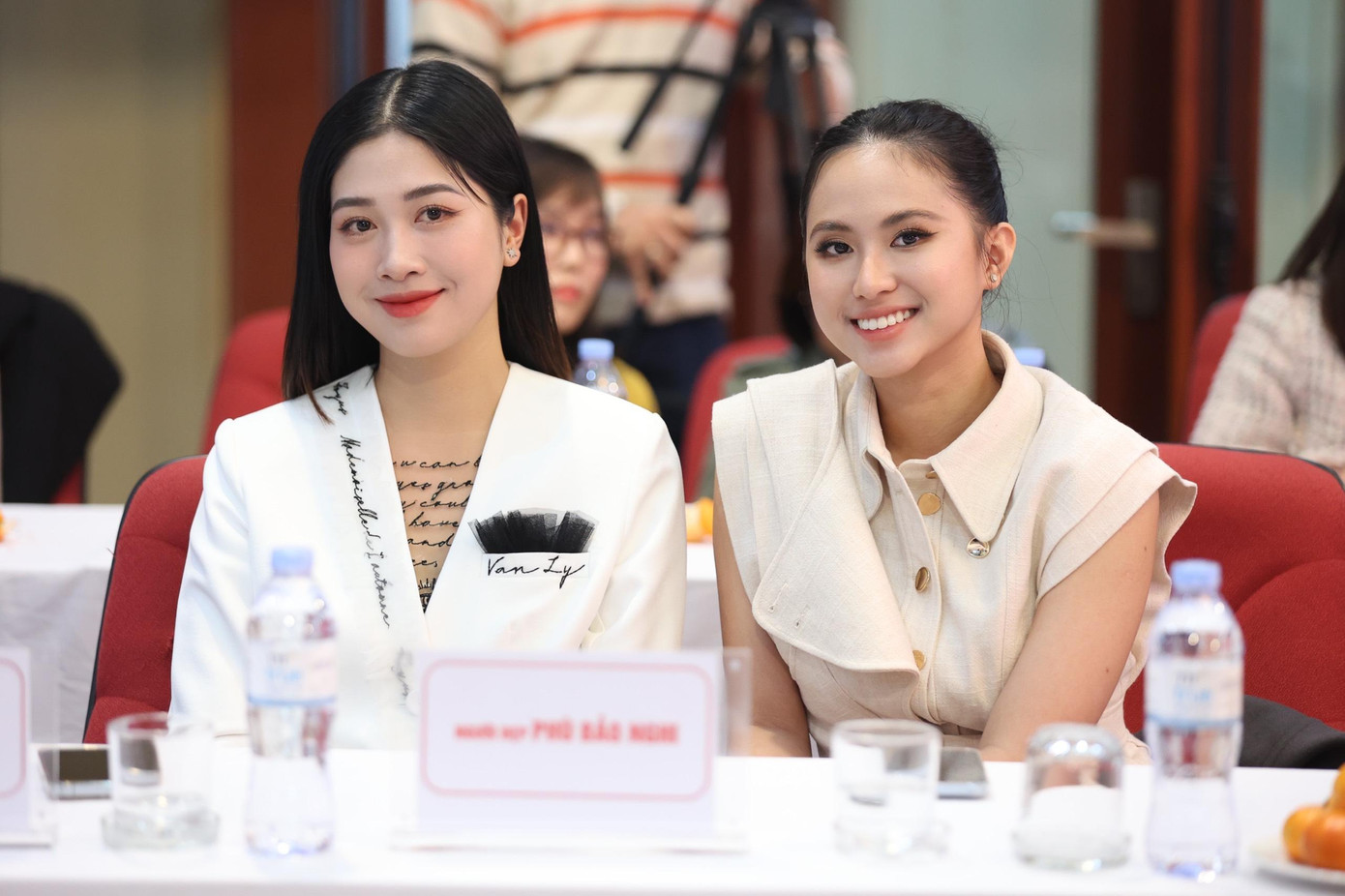 Người đẹp Thể thao Hoa hậu Việt Nam năm 2020 Phù Bảo Nghi (bìa phải) Người đẹp Thể thao Hoa hậu Việt Nam năm 2020 Phù Bảo Nghi (bìa phải)