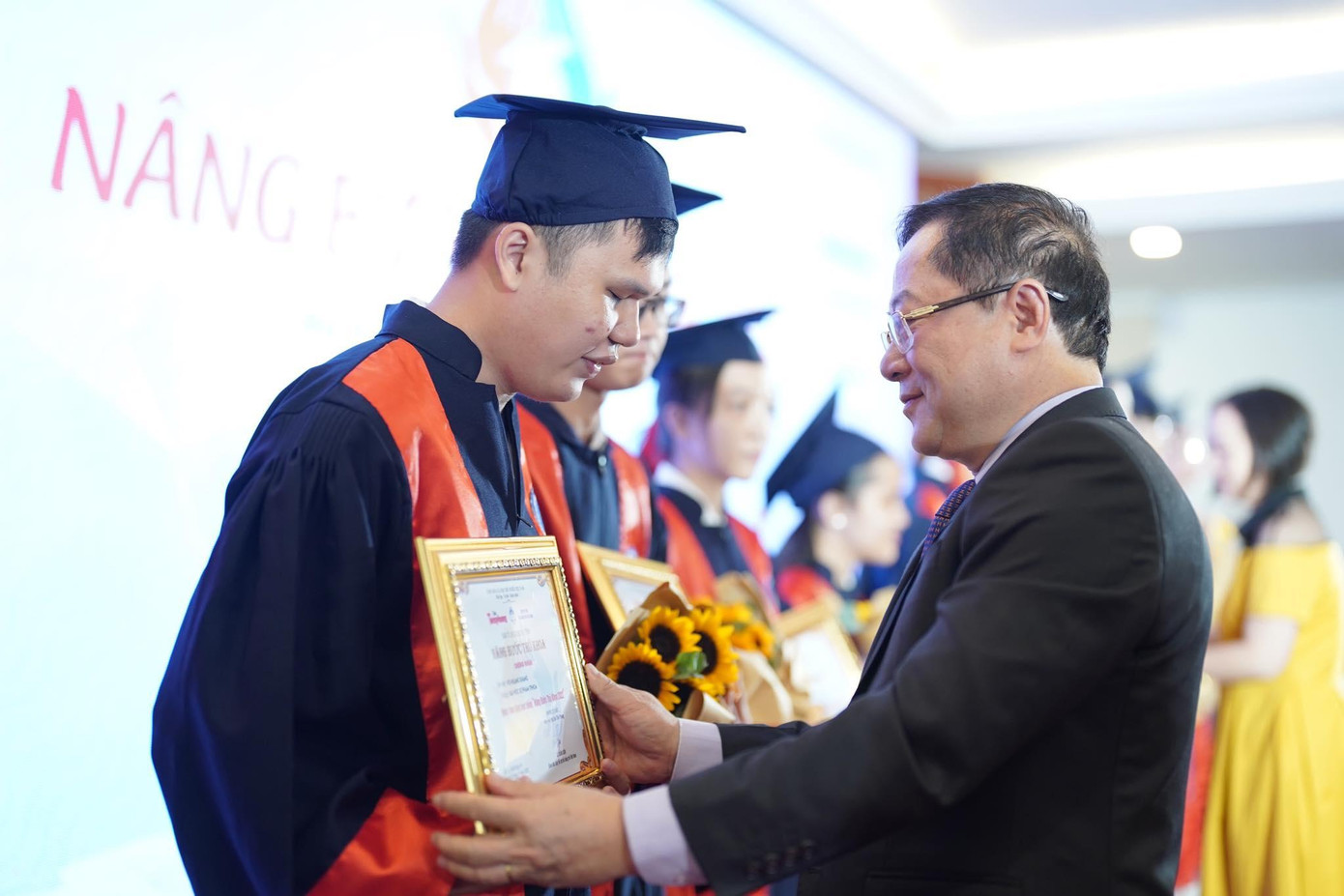 'Nâng bước Thủ khoa' năm 2022: Những câu chuyện chạm đến trái tim ảnh 47 'Nâng bước Thủ khoa' năm 2022: Những câu chuyện chạm đến trái tim ảnh 47