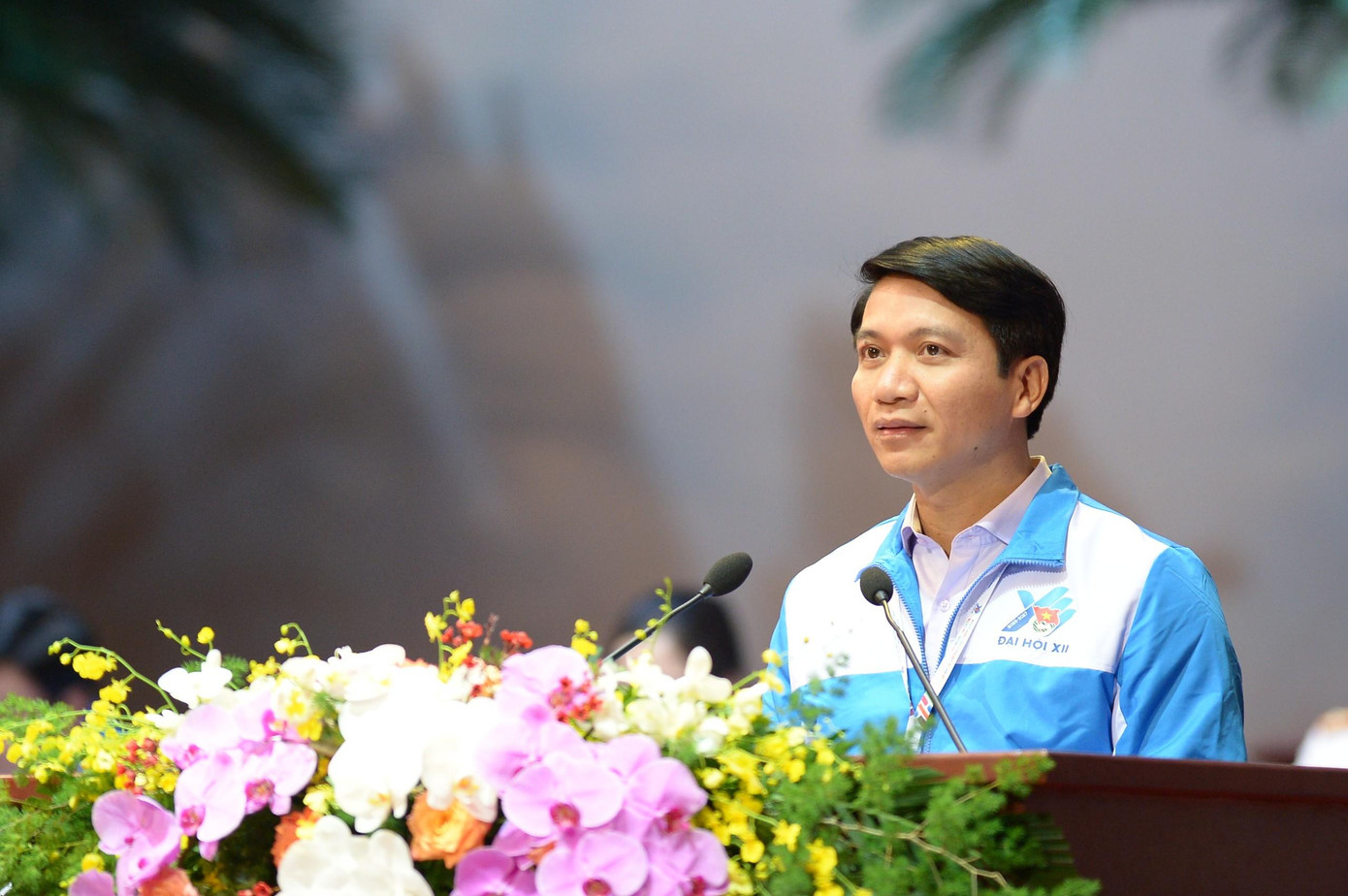 Anh Nguyễn Ngọc Lương, Bí thư thường trực Ban Chấp hành T.Ư Đoàn khóa XI trình bày dự thảo Chương trình Đại hội đại biểu toàn quốc Đoàn TNCS Hồ Chí Minh lần thứ XII