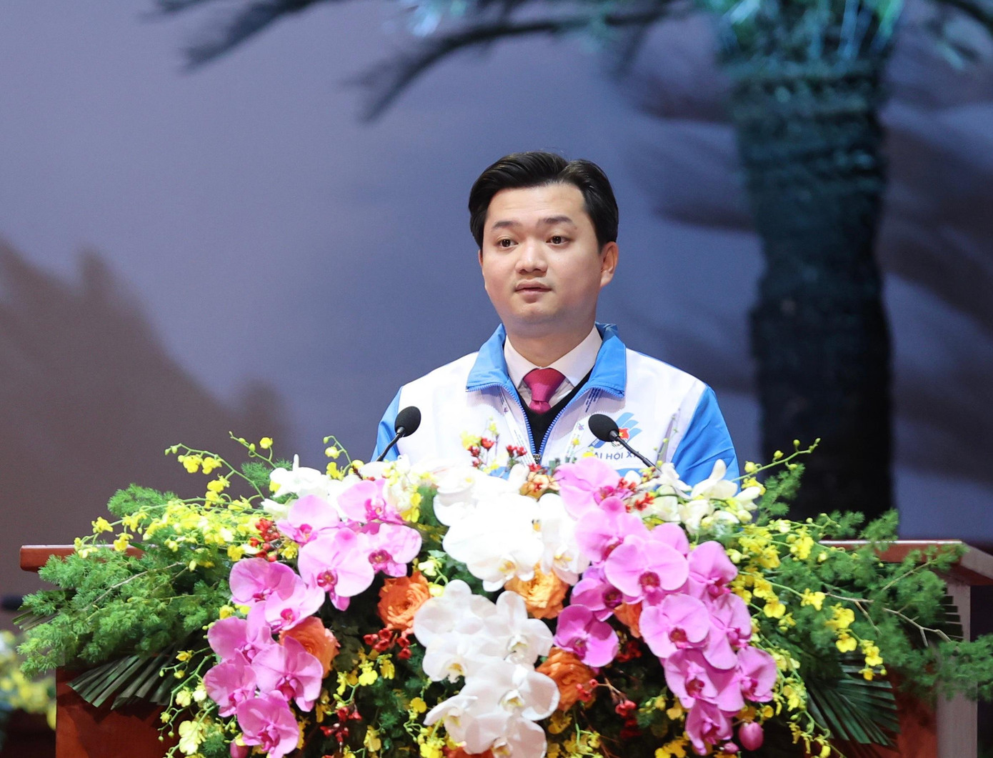 Anh Nguyễn Minh Triết, Bí thư Ban Chấp hành T.Ư Đoàn khóa XI, thay mặt Đoàn Chủ tịch trình bày tờ trình tóm tắt về dự thảo Báo cáo chính trị của Ban Chấp hành Trung ương Đoàn khóa XI trình đại hội. Anh Nguyễn Minh Triết, Bí thư Ban Chấp hành T.Ư Đoàn khóa XI, thay mặt Đoàn Chủ tịch trình bày tờ trình tóm tắt về dự thảo Báo cáo chính trị của Ban Chấp hành Trung ương Đoàn khóa XI trình đại hội.