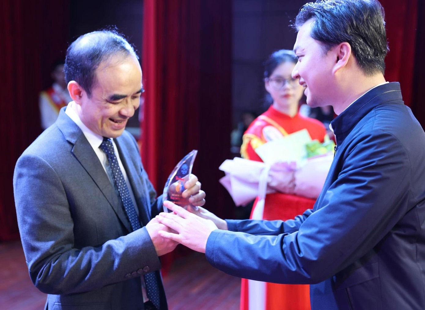 'Nâng bước Thủ khoa' năm 2022: Những câu chuyện chạm đến trái tim ảnh 21 'Nâng bước Thủ khoa' năm 2022: Những câu chuyện chạm đến trái tim ảnh 21