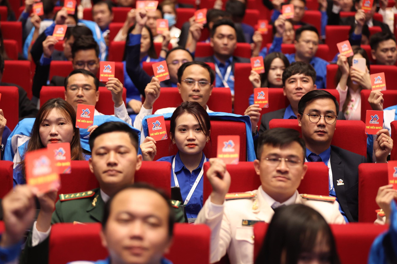 Đại hội biểu quyết thông qua danh sách Ban Chấp hành T.Ư Đoàn khóa XI giới thiệu 159 nhân sự để bầu ra 144 đồng chí tham gia Ban Chấp hành T.Ư Đoàn khóa XII Đại hội biểu quyết thông qua danh sách Ban Chấp hành T.Ư Đoàn khóa XI giới thiệu 159 nhân sự để bầu ra 144 đồng chí tham gia Ban Chấp hành T.Ư Đoàn khóa XII