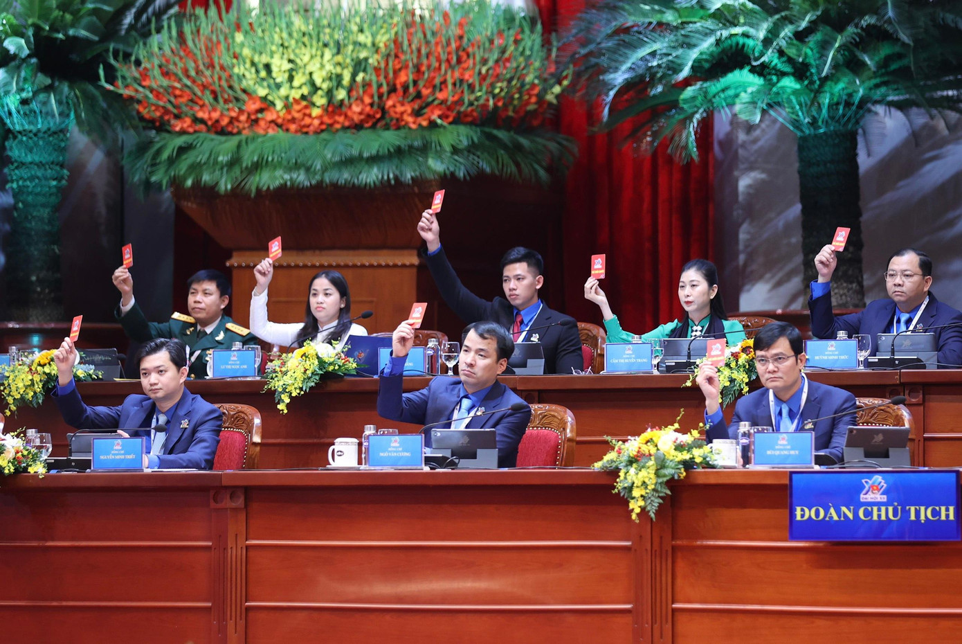 Đại hội biểu quyết thông qua danh sách Ban Chấp hành T.Ư Đoàn khóa XI giới thiệu 159 nhân sự để bầu ra 144 đồng chí tham gia Ban Chấp hành T.Ư Đoàn khóa XII Đại hội biểu quyết thông qua danh sách Ban Chấp hành T.Ư Đoàn khóa XI giới thiệu 159 nhân sự để bầu ra 144 đồng chí tham gia Ban Chấp hành T.Ư Đoàn khóa XII