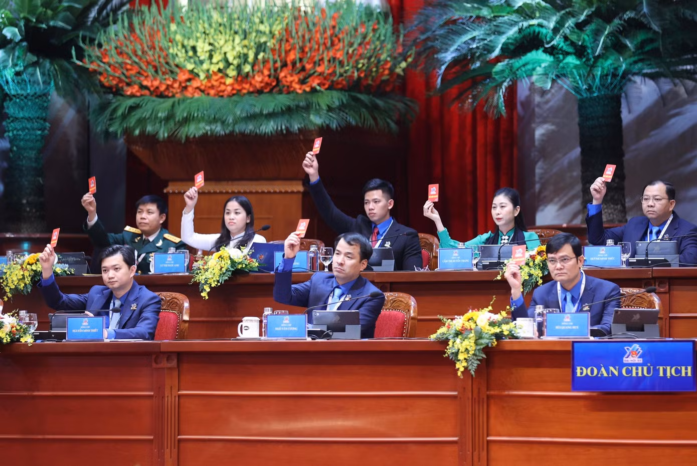 Đại hội biểu quyết thông qua danh sách Ban Chấp hành T.Ư Đoàn khóa XI giới thiệu 159 nhân sự để bầu ra 144 đồng chí tham gia Ban Chấp hành T.Ư Đoàn khóa XII