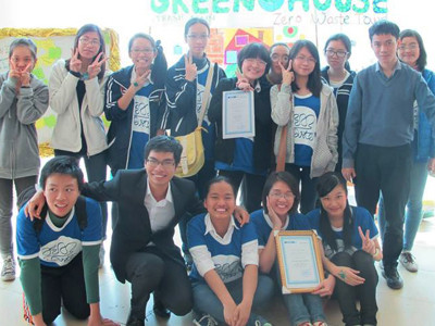 Nhóm Unknown nhận giải nhất tại cuộc thi Kiến tạo ảnh hưởng đầu tháng 12/2013. ảnh: Minh Đinh. Nhóm Unknown nhận giải nhất tại cuộc thi Kiến tạo ảnh hưởng đầu tháng 12/2013. ảnh: Minh Đinh