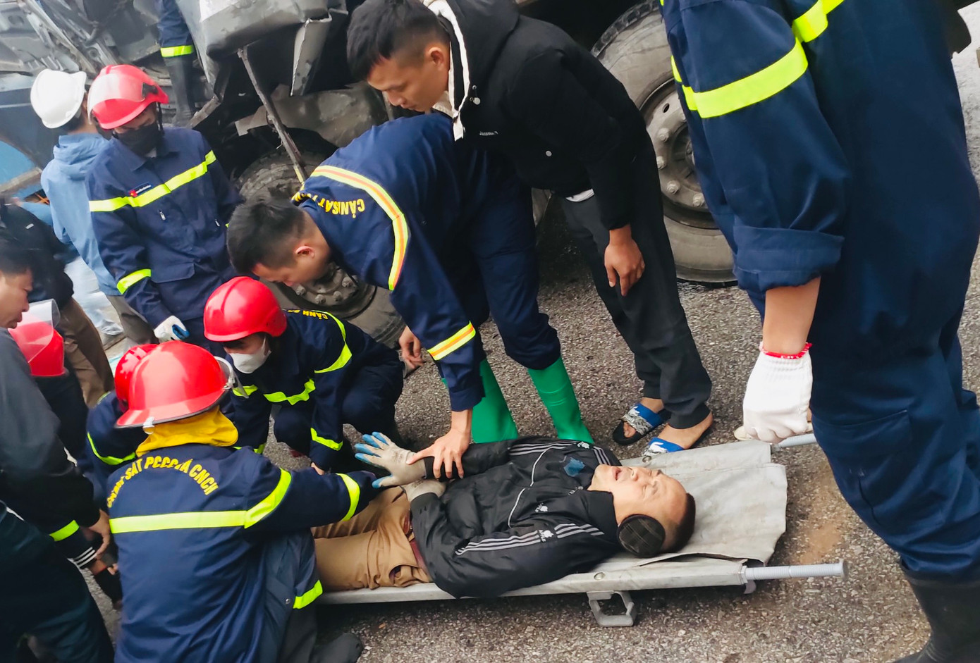 Nạn nhân đã được đưa đi cấp cứu