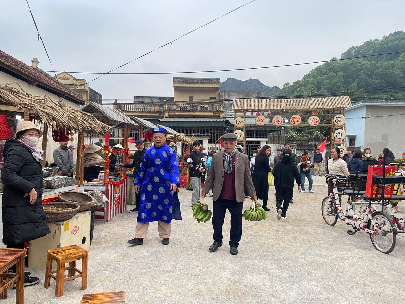 Nhiều hoạt động tham quan, mua sắm Tết ở phiên chợ "Tết xưa làng cổ"