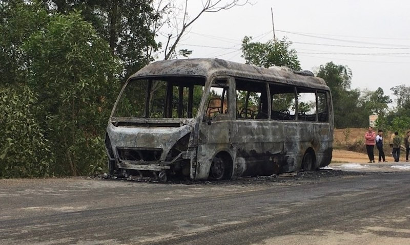 Hiện trường xe khách bị thiêu rụi Hiện trường xe khách bị thiêu rụi