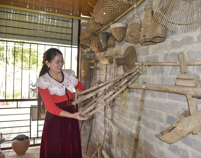 "Không gian nông cụ" của người Việt xưa tại khuôn viên Thành nhà Hồ.