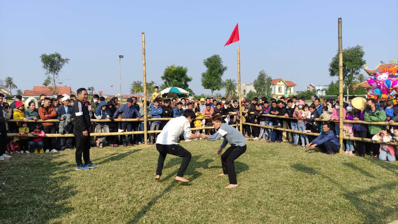 Hội vật thu hút sự tham gia của những vận động viên tiêu biểu của môn vật dân tộc trên địa bàn xã Hoằng Phong và các xã lân cận như Hoằng Lưu, Hoằng Châu... của huyện Hoằng Hoá.