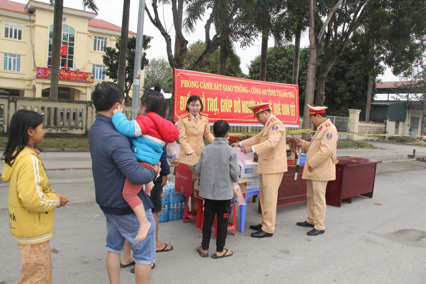 Gần 4.000 cán bộ, chiến sỹ công an, quân sự, dân quân... làm nhiệm vụ bảo đảm an ninh trật tự trong đêm giao thừa Tết Nguyên đán tại Thanh Hoá.