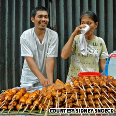 Chuối chiên ven đường thủ đô Manila, Philippines.