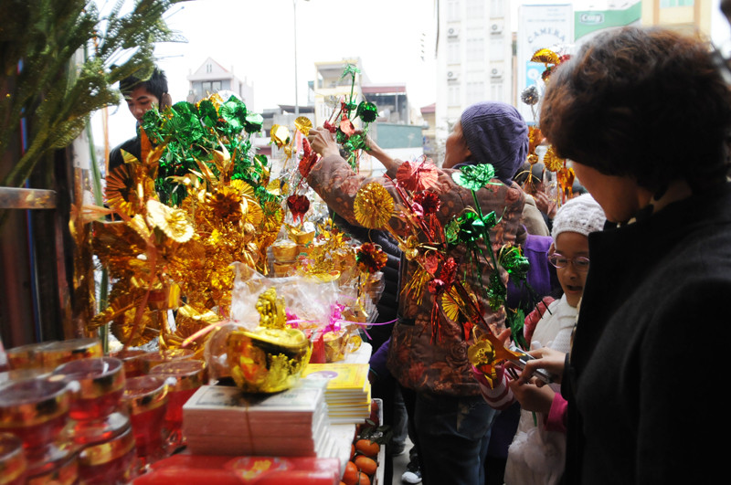 Dịch vụ đổi tiền lẻ, mua lộc đắt khách