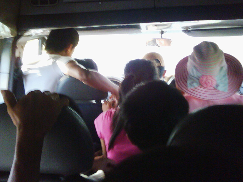 Xe khách Đà Nẵng - Quảng Ngãi nhồi khách trên cả ghế tài xế. Xe khách Đà Nẵng - Quảng Ngãi nhồi khách trên cả ghế tài xế