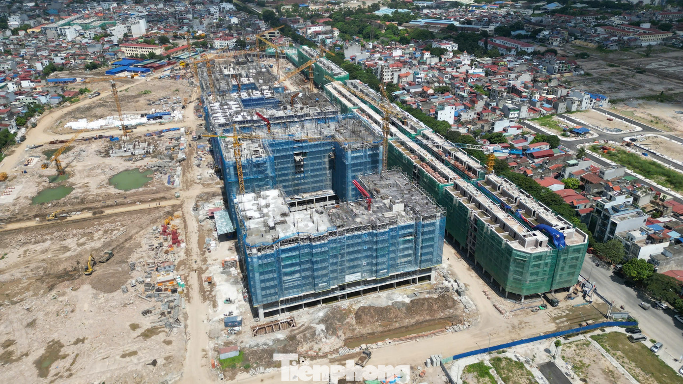 Đầu tiên có thể kể đến là dự án Khu nhà ở xã hội tại Tổng kho 3 Lạc Viên (tên thương mại Harbor Residence) tại số 142 Lê Lai, quận Ngô Quyền do Công ty CP Thai Holding là chủ đầu tư với tổng mức đầu tư gần 4.900 tỷ đồng.