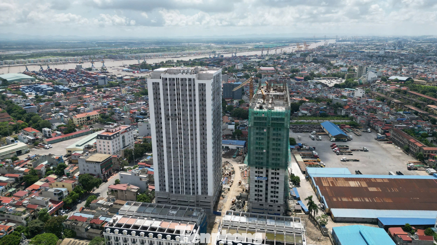 Hiện dự án đã cất nóc tòa CT1 dự kiến hoàn thành và bàn giao cho người dân về ở cuối năm 2024 và đang thi công tòa CT3 (457 căn) đến tầng 23. Dự án này được đánh giá cao với giá bán khoảng 18,9 triệu đồng/m2. Đây là một lựa chọn hấp dẫn cho những ai mong muốn sở hữu căn hộ trong khu vực nội thành với tiện ích đầy đủ.