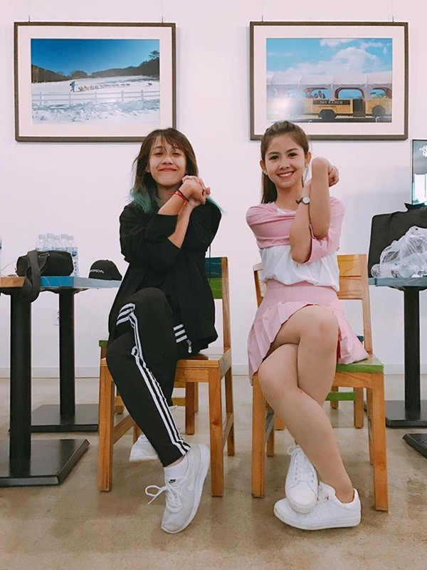 'Hot girl chân khoèo' bất ngờ tìm thấy 'chị em thất lạc' ảnh 4