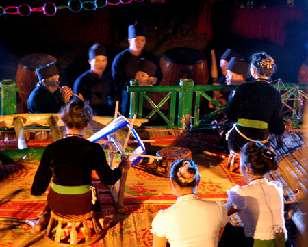 Đêm nay 'phiêu' làn xòe Nghĩa Lộ và trải nghiệm mùa vàng Tây Bắc ảnh 2