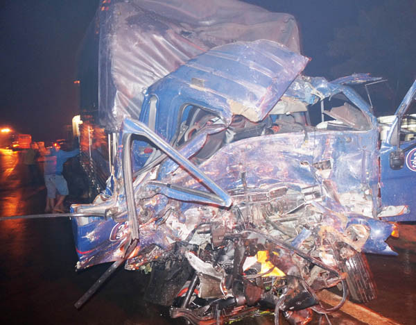 Ô tô tông nhau liên hoàn, nhiều người thương vong ảnh 1