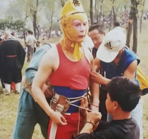 Chùm ảnh hậu trường cực quý hiếm của Tây Du Ký 1986 ảnh 6