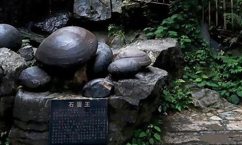 Vách đá 30 năm lại 'đẻ trứng' khiến giới khoa học bối rối ảnh 1