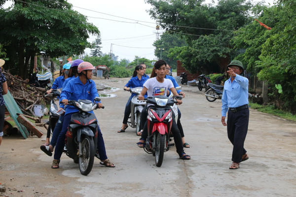 Thành phố Vinh mưa như trút nước trước bão ảnh 11