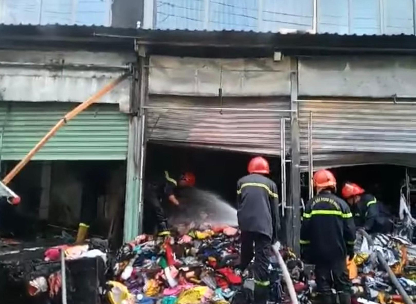 Hiện trường vụ hỏa hoạn tại chợ Tân Lập, thành phố Thủ Đức (TPHCM). Hiện trường vụ hỏa hoạn tại chợ Tân Lập, thành phố Thủ Đức (TPHCM).