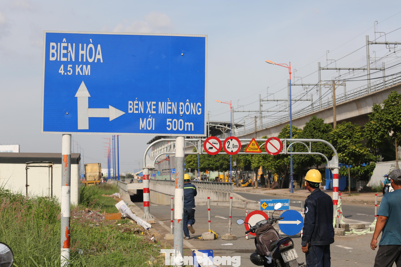 Ông Lương Minh Phúc, Giám đốc Ban Quản lý dự án đầu tư xây dựng các công trình giao thông TPHCM (Ban giao thông) cho biết hiện nay các đơn vị đang gấp rút hoàn thiện để hầm chui để được thông xe vào cuối tháng 11 sắp tới đây.