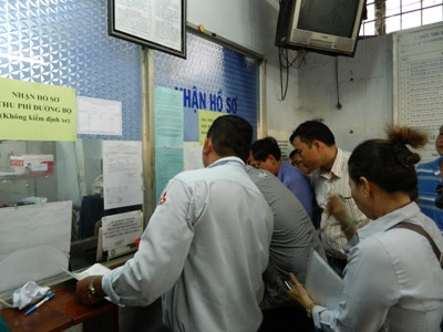 Chen chúc nộp phí sử dụng đường bộ ở TPHCM (Ảnh: Internet) 