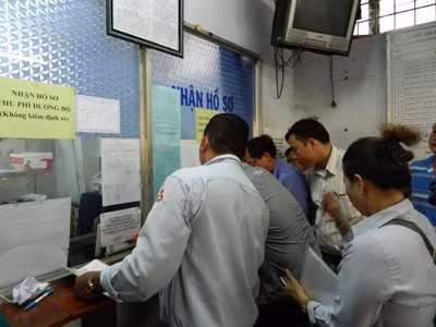 Chen chúc nộp phí sử dụng đường bộ ở TPHCM (Ảnh: Internet) 