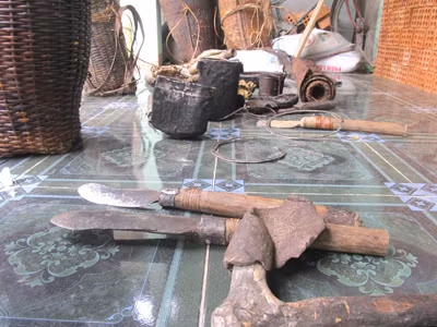 Những vật dụng duy trì sự sống 39 năm trong rừng