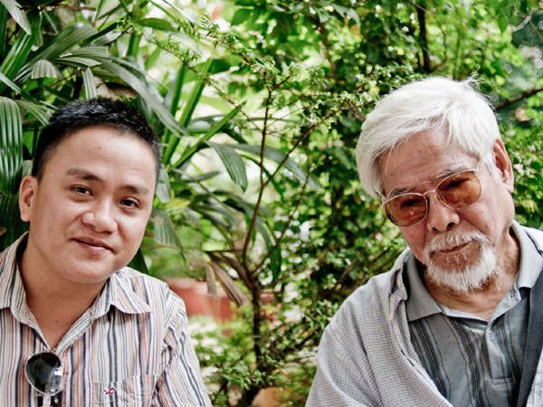 Nguyễn Phương Văn (trái) và dịch giả Trần Đĩnh	Ảnh nhân vật cung cấp