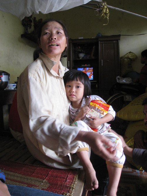 Chị Nguyễn Thị Hằng và con gái