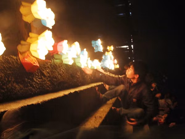 Hội An lung linh trong “Giờ Trái đất”