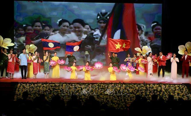 Chương trình nghệ thuật chào mừng lễ kỷ niệm 60 năm Ngày thiết lập quan hệ ngoại giao Việt Nam - Lào, sáng 18/7/2022 tại Thủ đô Hà Nội. Ảnh: Lâm Khánh/TTXVN