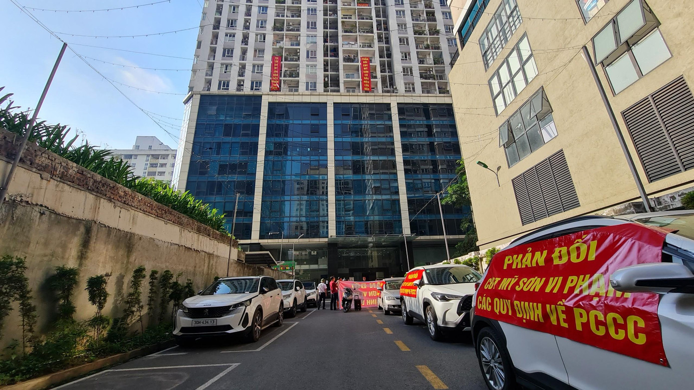 Dự án chung cư Mỹ Sơn 62 Nguyễn Huy Tưởng trong quá trình xây dựng thi công sai phép tùm lum. Dự án chung cư Mỹ Sơn 62 Nguyễn Huy Tưởng trong quá trình xây dựng thi công sai phép tùm lum.