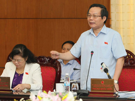 Chủ nhiệm Ủy ban Tài chính - Ngân sách Phùng Quốc Hiển phát biểu ý kiến sáng 15/10. ẢNH: TTXVN. Chủ nhiệm Ủy ban Tài chính - Ngân sách Phùng Quốc Hiển phát biểu ý kiến sáng 15/10. ẢNH: TTXVN