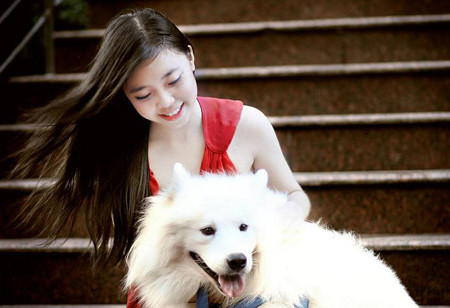 Vũ Anh Thư bên cún yêu. Vũ Anh Thư bên cún yêu