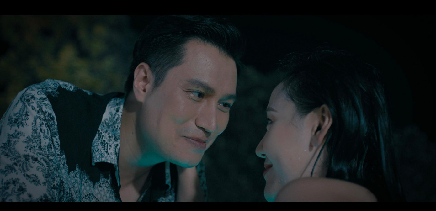 Việt Anh vào vai Hoàng, người chồng mẫu mực nhưng bị phát hiện ngoại tình. Việt Anh vào vai Hoàng, người chồng mẫu mực nhưng bị phát hiện ngoại tình.