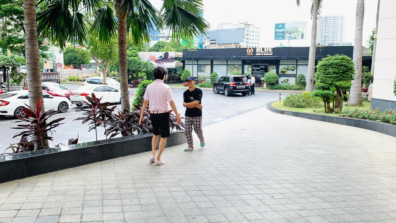 Đàm Vĩnh Hưng chia sẻ lại hình ảnh Hoài Lâm lễ phép chào hỏi mình. Ảnh: Dam Vinh Hung Đàm Vĩnh Hưng chia sẻ lại hình ảnh Hoài Lâm lễ phép chào hỏi mình. Ảnh: Dam Vinh Hung