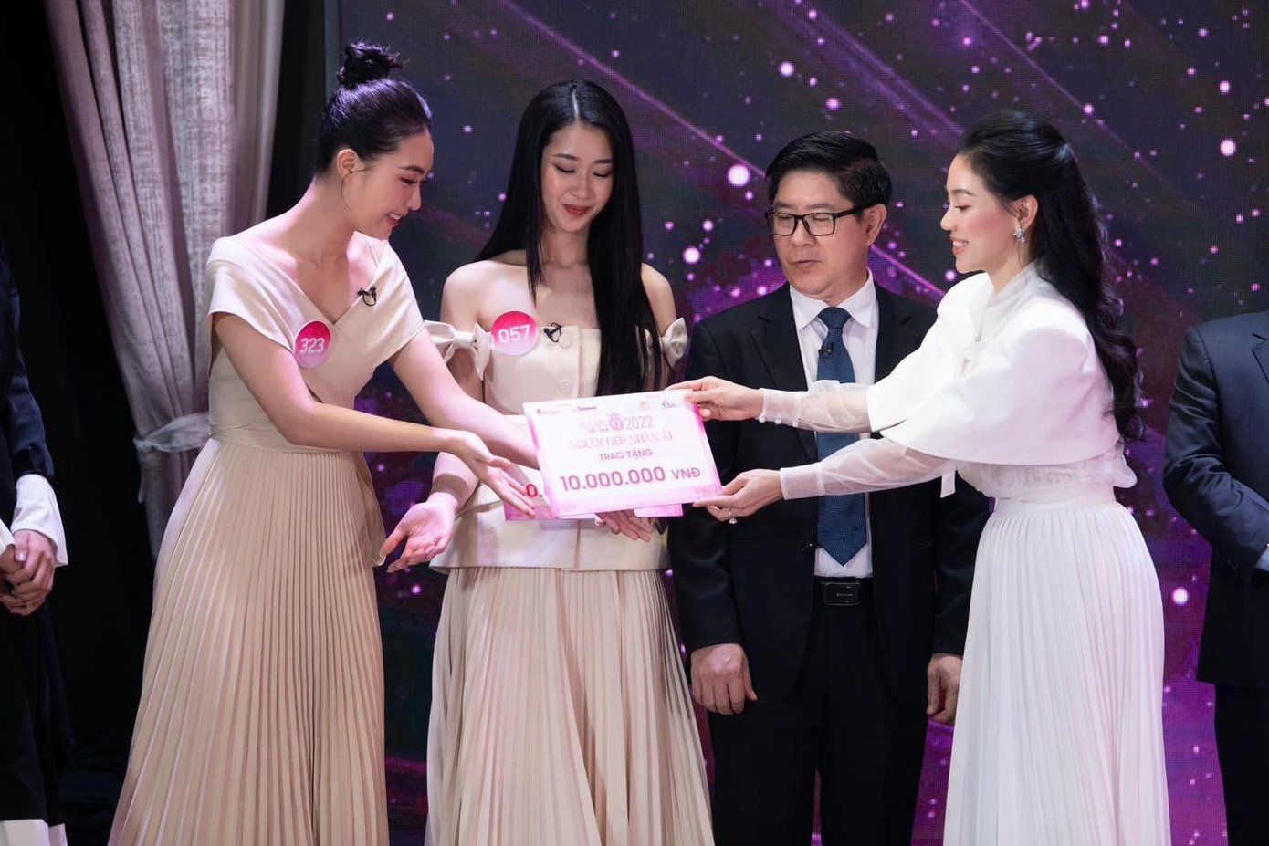 Dự án của hai thí sinh nhận được đánh giá tích cực từ Ban bình luận. Dự án của hai thí sinh nhận được đánh giá tích cực từ Ban bình luận.