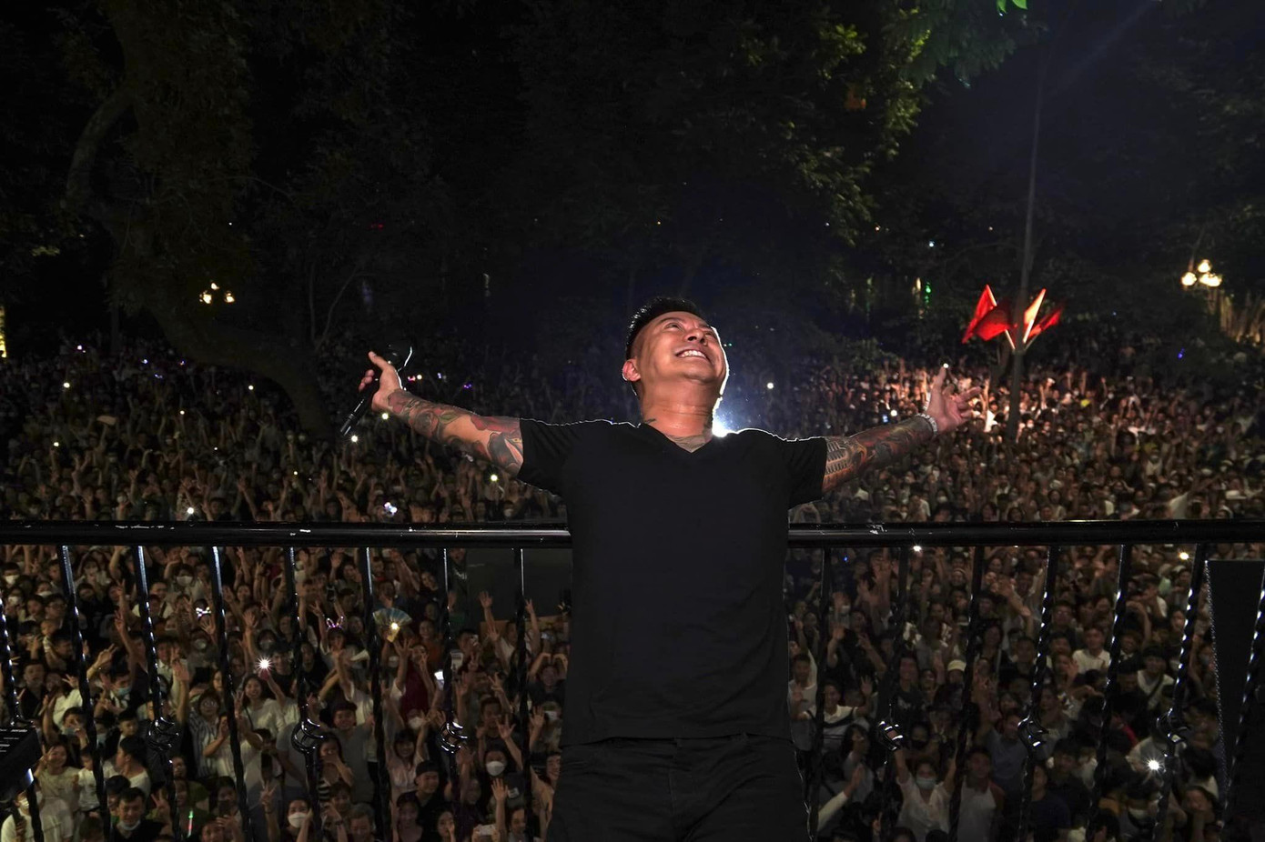 Phía Tuấn Hưng khẳng định khán giả tham gia đêm nhạc phải tuân thủ theo quy định của ban tổ chức cũng như an ninh khu vực để show được diễn ra tốt đẹp nhất. Ảnh: FBNV.