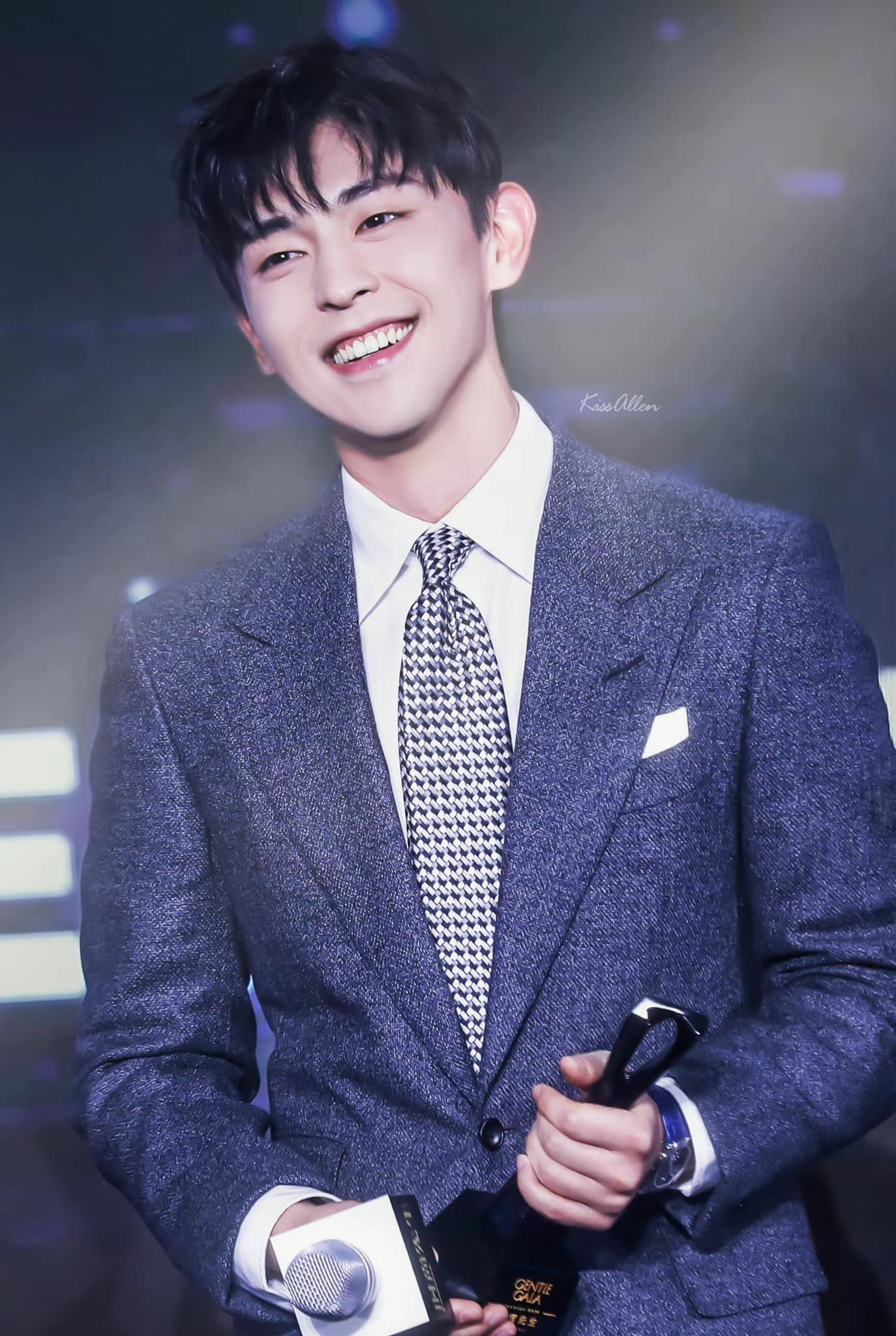 Đặng Luân khó trở lại showbiz vì bê bối trốn thuế. Anh là một trong số ít diễn viên vẫn nhận được sự ủng hộ của nhiều người hâm mộ sau khi rớt đài. Ảnh: Weibo.