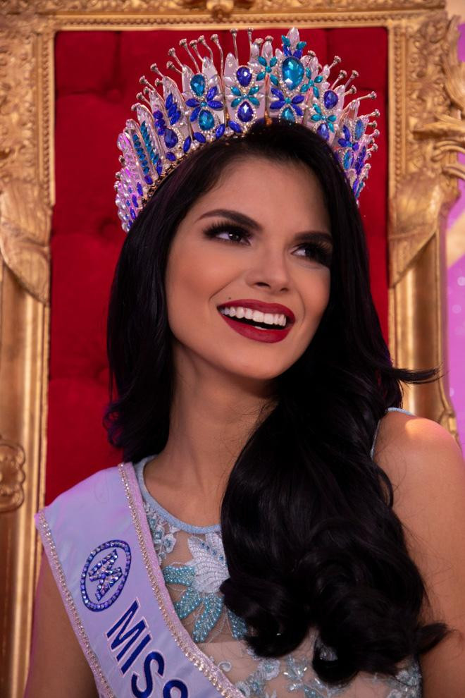 &quot;Cường quốc sắc đẹp&quot; Venezuela có sự hiện diện của người đẹp Alejandra Conde.