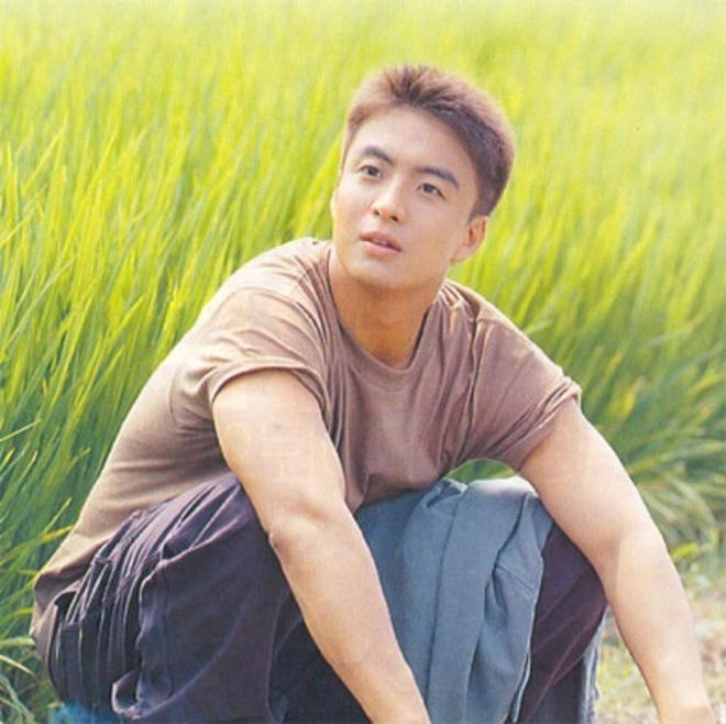 Bae Yong Joon trong Mối tình đầu. Ảnh: Pinterest. Bae Yong Joon trong Mối tình đầu. Ảnh: Pinterest.