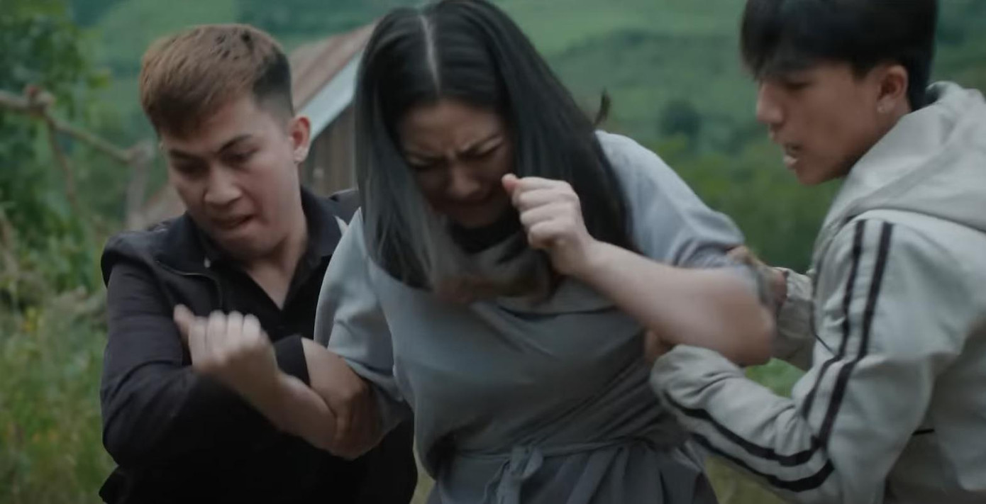 Mô bị đánh tả tơi vì cứu Hồng. Ảnh: CMH. Mô bị đánh tả tơi vì cứu Hồng. Ảnh: CMH.