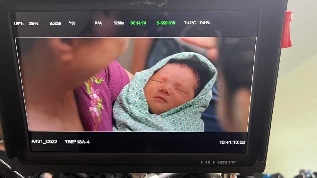 Diễn viên nhỏ tuổi nhất Thương ngày nắng về lộ diện