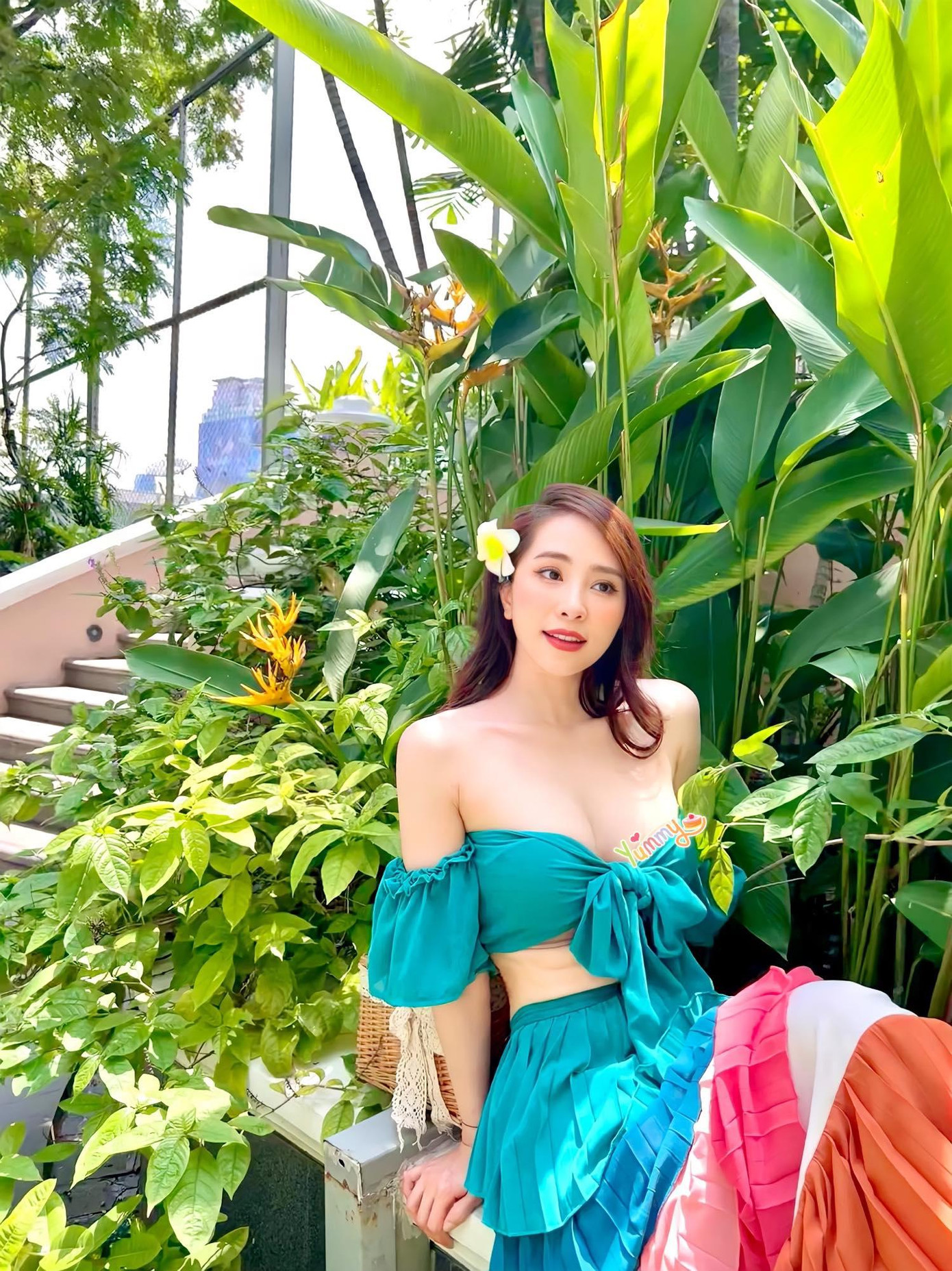 Ở tuổi 33, nữ diễn viên ngày càng gợi cảm, ngọt ngào, vóc dáng chuẩn chỉnh khiến nhiều người phải ghen tỵ.